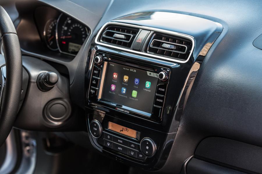 Детали интерьера Mitsubishi Mirage GT 2016 года  (NA) (фото 25 из 29)